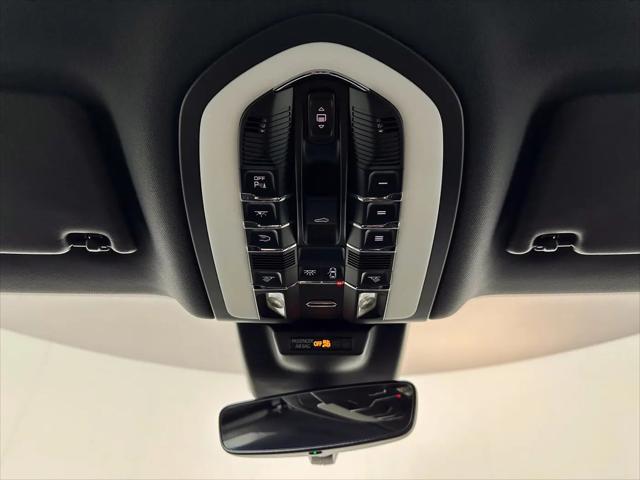 2022 Porsche Macan Macan