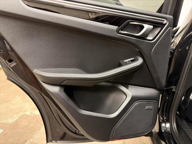 2021 Porsche Macan Macan