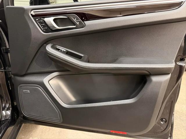 2021 Porsche Macan Macan