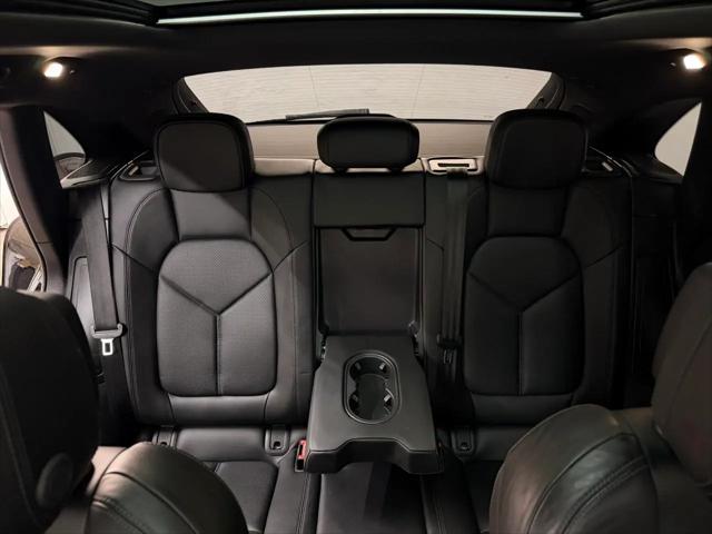 2021 Porsche Macan Macan