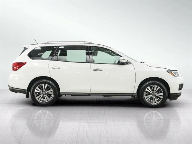 2017 Nissan Pathfinder SL