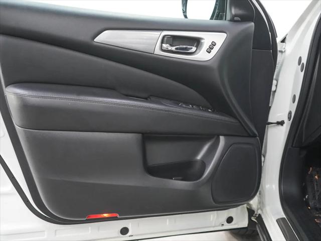 2017 Nissan Pathfinder SL