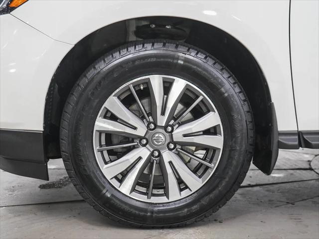 2017 Nissan Pathfinder SL