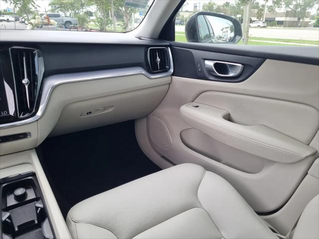 2020 Volvo V60 T5 Momentum