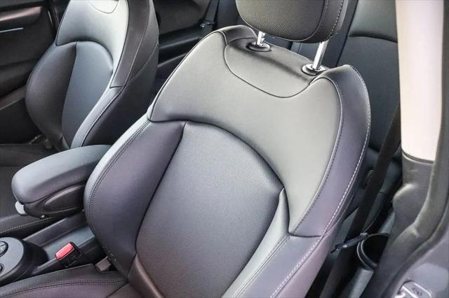 2024 MINI SE Hardtop Cooper