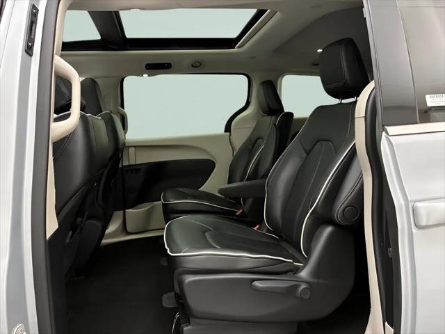 2023 Chrysler Pacifica Hybrid Limited