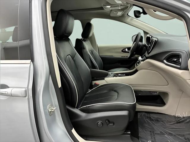 2023 Chrysler Pacifica Hybrid Limited