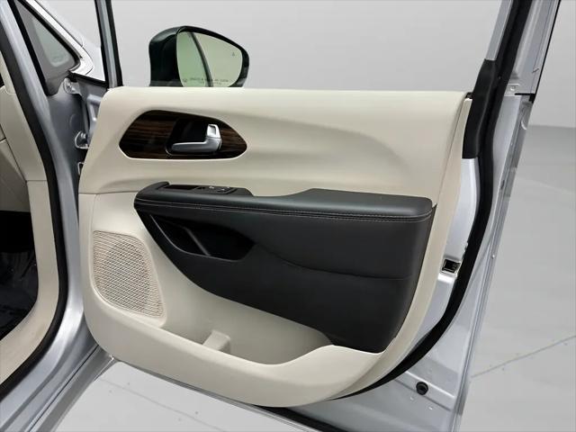 2023 Chrysler Pacifica Hybrid Limited