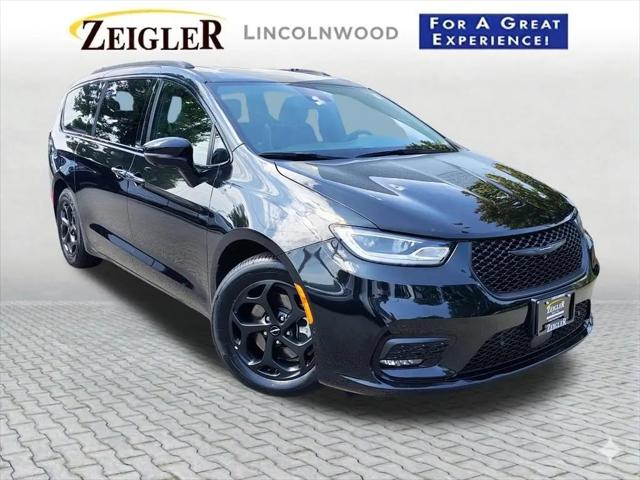 2024 Chrysler Pacifica Hybrid Premium S Appearance Pkg for sale in Lincolnwood, IL