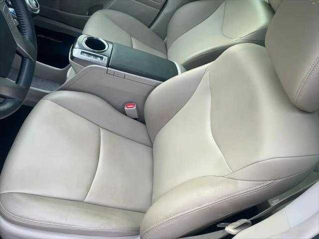 2016 Toyota Prius v Five