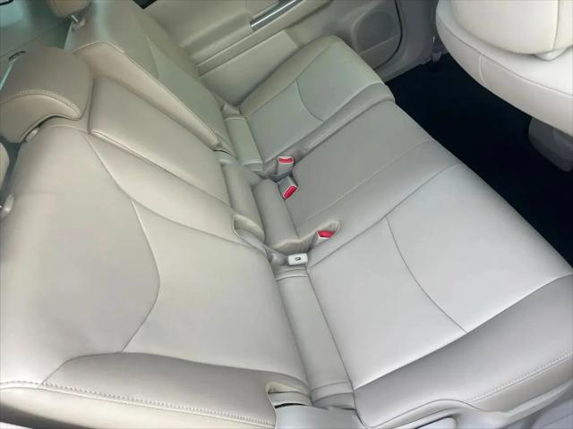 2016 Toyota Prius v Five