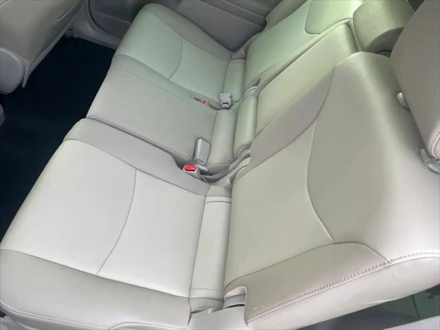 2016 Toyota Prius v Five