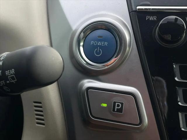 2016 Toyota Prius v Five