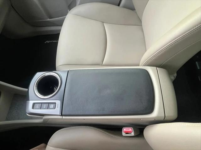 2016 Toyota Prius v Five
