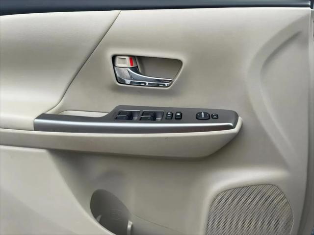 2016 Toyota Prius v Five