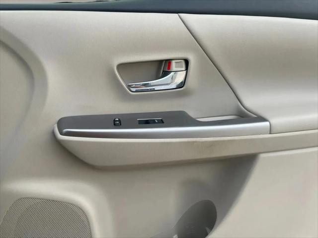 2016 Toyota Prius v Five