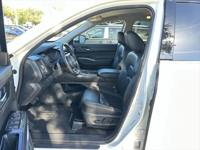 2023 Nissan Pathfinder SL FWD