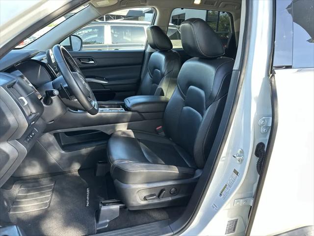 2023 Nissan Pathfinder SL FWD