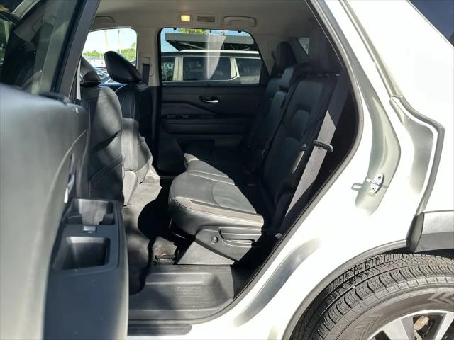 2023 Nissan Pathfinder SL FWD