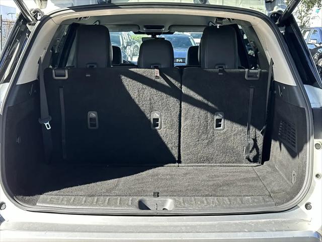 2023 Nissan Pathfinder SL FWD