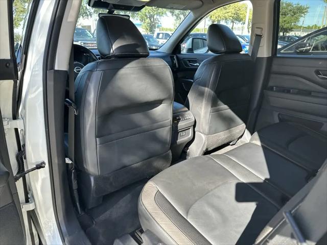 2023 Nissan Pathfinder SL FWD