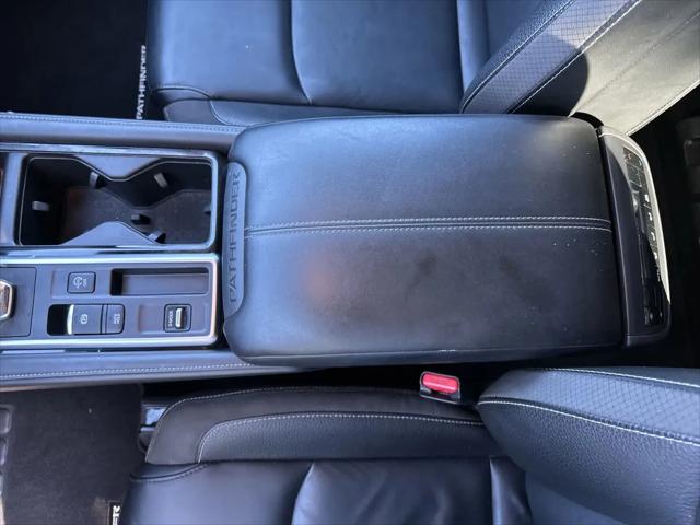 2023 Nissan Pathfinder SL FWD