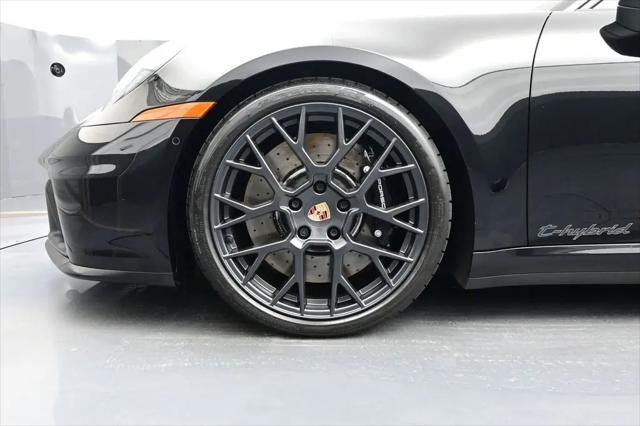 2026 Porsche 911 Carrera 4 GTS