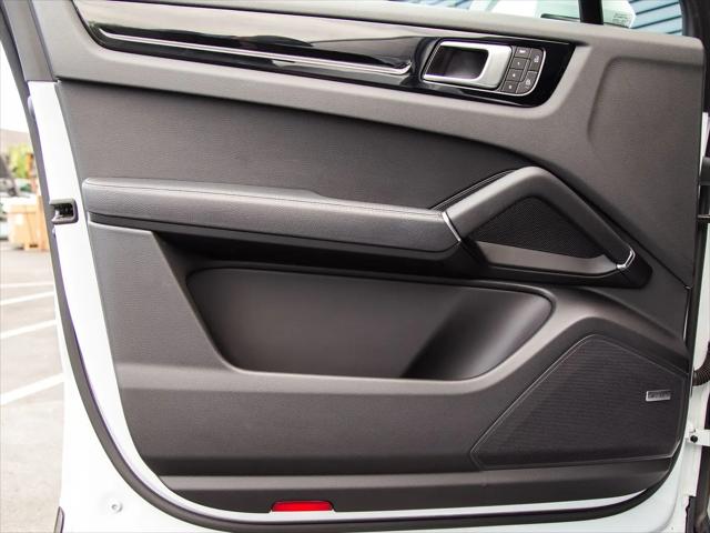 2023 Porsche Cayenne Platinum Edition