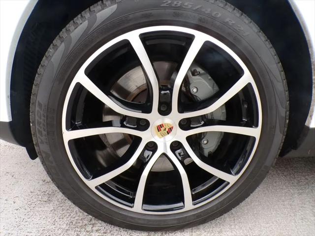 2023 Porsche Cayenne S Platinum Edition