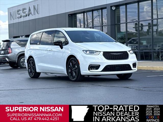 2026 Chrysler Pacifica Select for sale in Fayetteville, AR