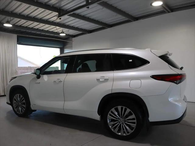 2021 Toyota Highlander Hybrid Platinum