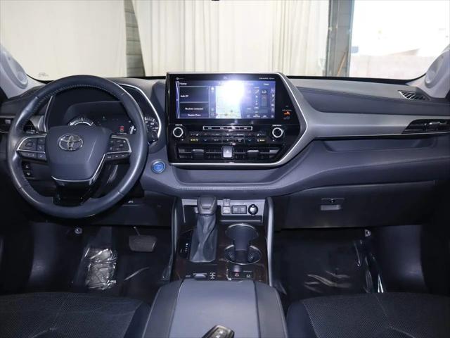 2021 Toyota Highlander Hybrid Platinum