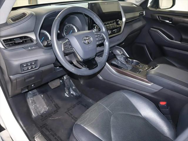 2021 Toyota Highlander Hybrid Platinum