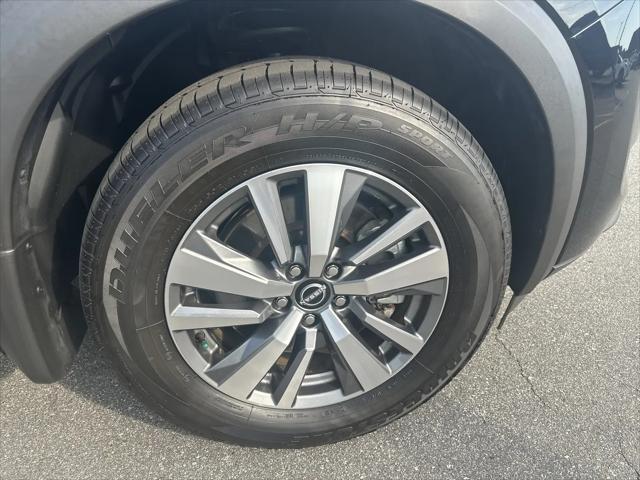2024 Nissan Pathfinder SL FWD