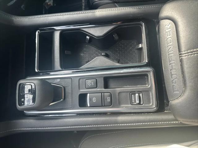 2024 Nissan Pathfinder SL FWD
