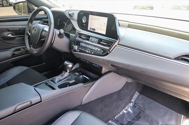 2025 Lexus ES 300h ES 300h