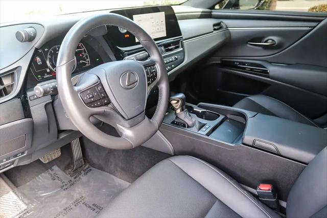 2025 Lexus ES 300h ES 300h