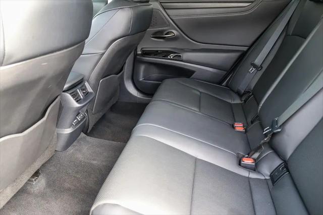 2025 Lexus ES 300h ES 300h