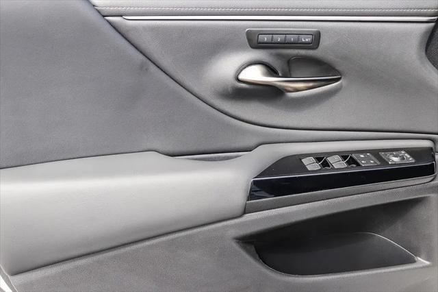 2025 Lexus ES 300h ES 300h