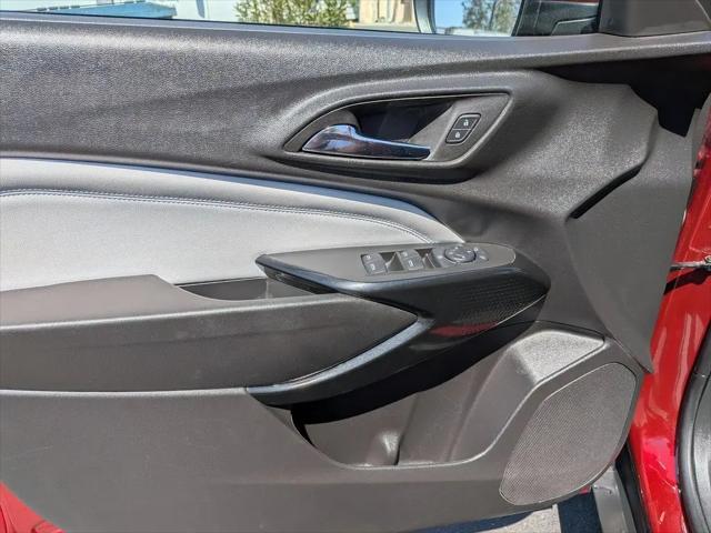 2025 Chevrolet Trax FWD LT