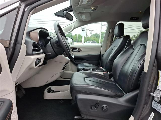 2017 Chrysler Pacifica Touring-L