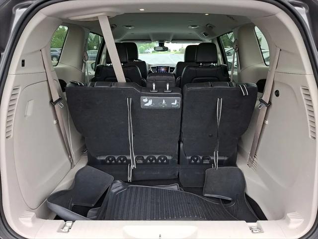 2017 Chrysler Pacifica Touring-L