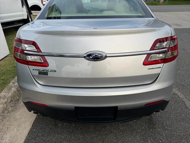 2017 Ford Taurus SE