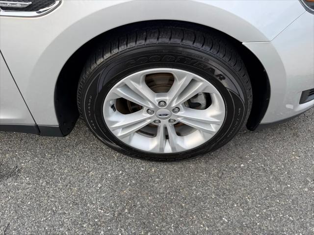 2017 Ford Taurus SE