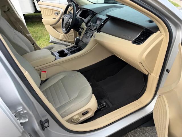 2017 Ford Taurus SE