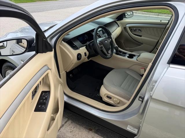 2017 Ford Taurus SE