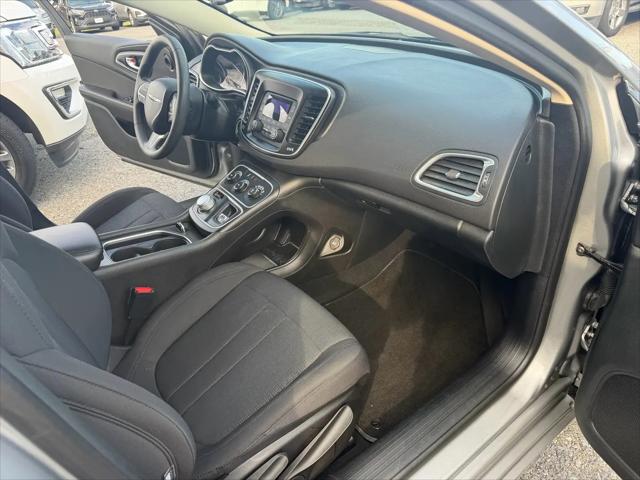 2016 Chrysler 200 LX