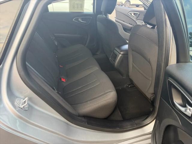 2016 Chrysler 200 LX