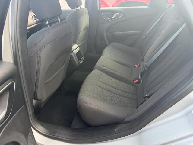 2016 Chrysler 200 LX