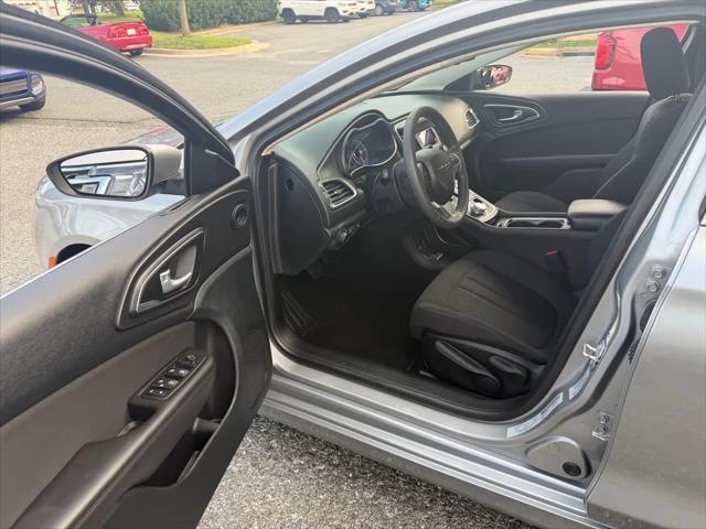 2016 Chrysler 200 LX